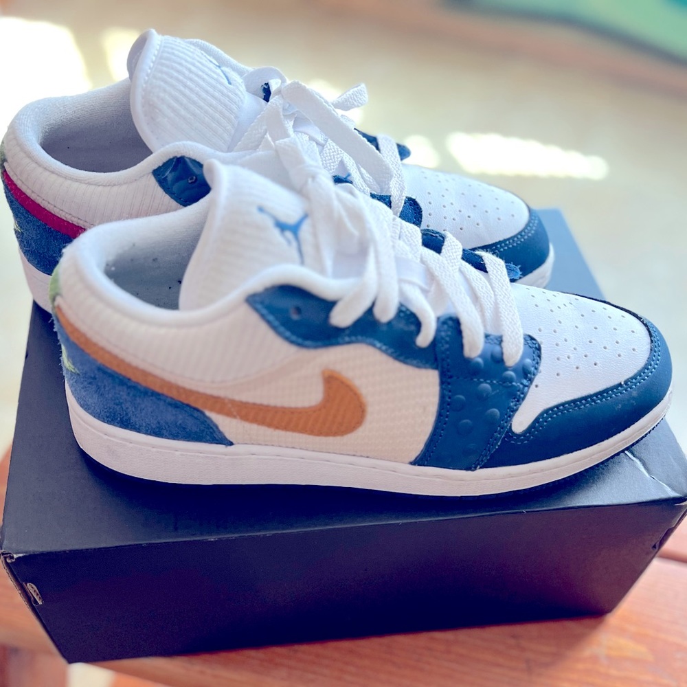 Youth big kids Jordan 1 low size 6